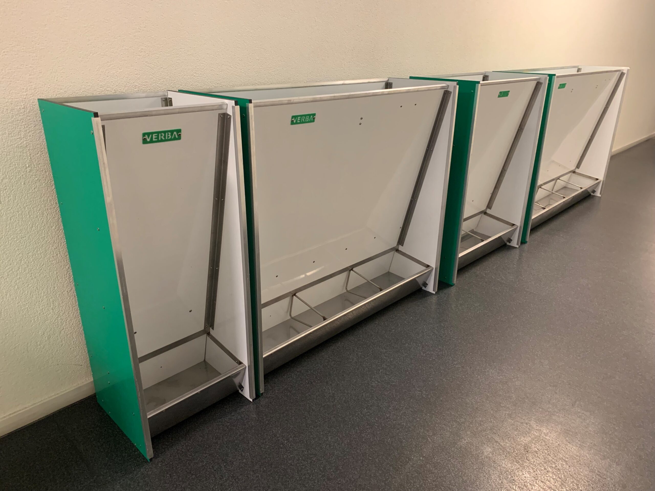Den nyeste innovation: SW-foderskålen med krøllede kanter